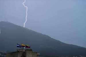 La tormenta dur&oacute; aproximadamente 45 minutos. Hubo varios deslizamientos de tierra. Foto: Miguel Jim&eacute;nez / El Tel&eacute;grafo
