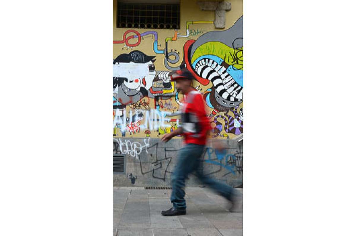 Figuras, rostros de personajes y diversos colores se exhiben en los grafitis de Cuenca. Foto: Jos&eacute; Luis LLivisaca 