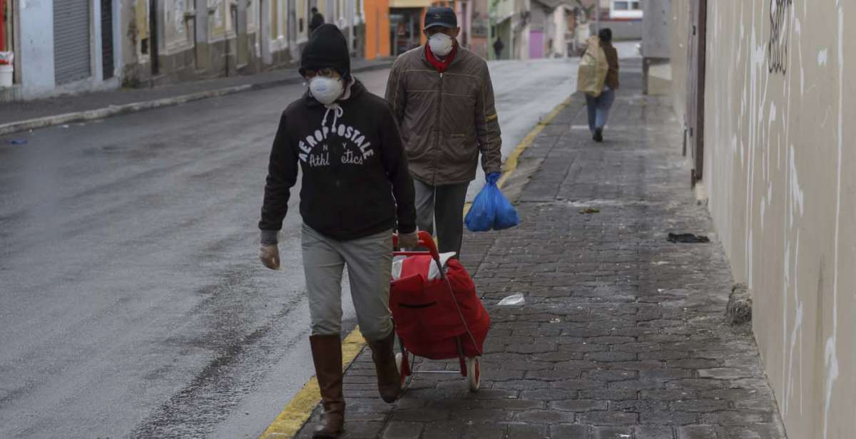 &rarr;Limitar las salidas de casa, exclusivamente para la compra de alimentos y medicinas, es la clave para frenar el reporte de nuevos casos de covid-19.     