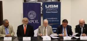 W. Mac&iacute;as, R. Hanze, S. Flores, H. Mena, A. Gallego (De izq. A derecha) participaron en la firma.