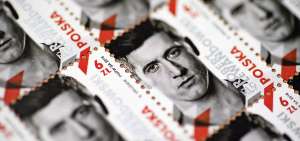Estampilla postal con la imagen del jugador Robert Lewandowsky, capital de la selecci&oacute;n polaca, que disputar&aacute; partidos con Senegal, Colombia y Jap&oacute;n.