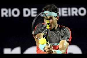 Rafael Nadal admiti&oacute; que a&uacute;n padece leves dolores en la espalda. A pesar de eso, considera que su rendimiento f&iacute;sico no ha disminuido. Foto: EFE