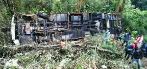 El bus cubr&iacute;a la ruta Tulc&aacute;n-Nueva Loja. El accidente ocurri&oacute; aproximadamente a las 05:50 de ayer.