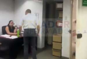 Un funcionario agrede verbalmente a su compa&ntilde;era de trabajo. 