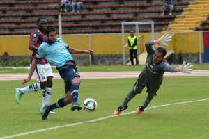 Diego Ben&iacute;tez abri&oacute; el marcador en el Ol&iacute;mpico Atahualpa. Foto: Santiago Aguirre / El Tel&eacute;grafo