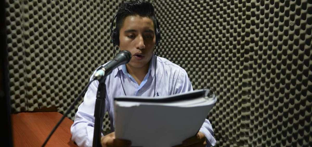 Luis Alfredo Pilatu&ntilde;a Caranqui es oriundo de la comunidad Pompeya, en LIcto, cant&oacute;n Riobamba, en la provincia del Chimborazo. Dej&oacute; su tierra en 2014 para venir a estudiar en Guayaquil Comunicaci&oacute;n Social en la UPS, donde particip&oacute; en el programa radial &ldquo;&Ntilde;uca Ecuador&rdquo;.  