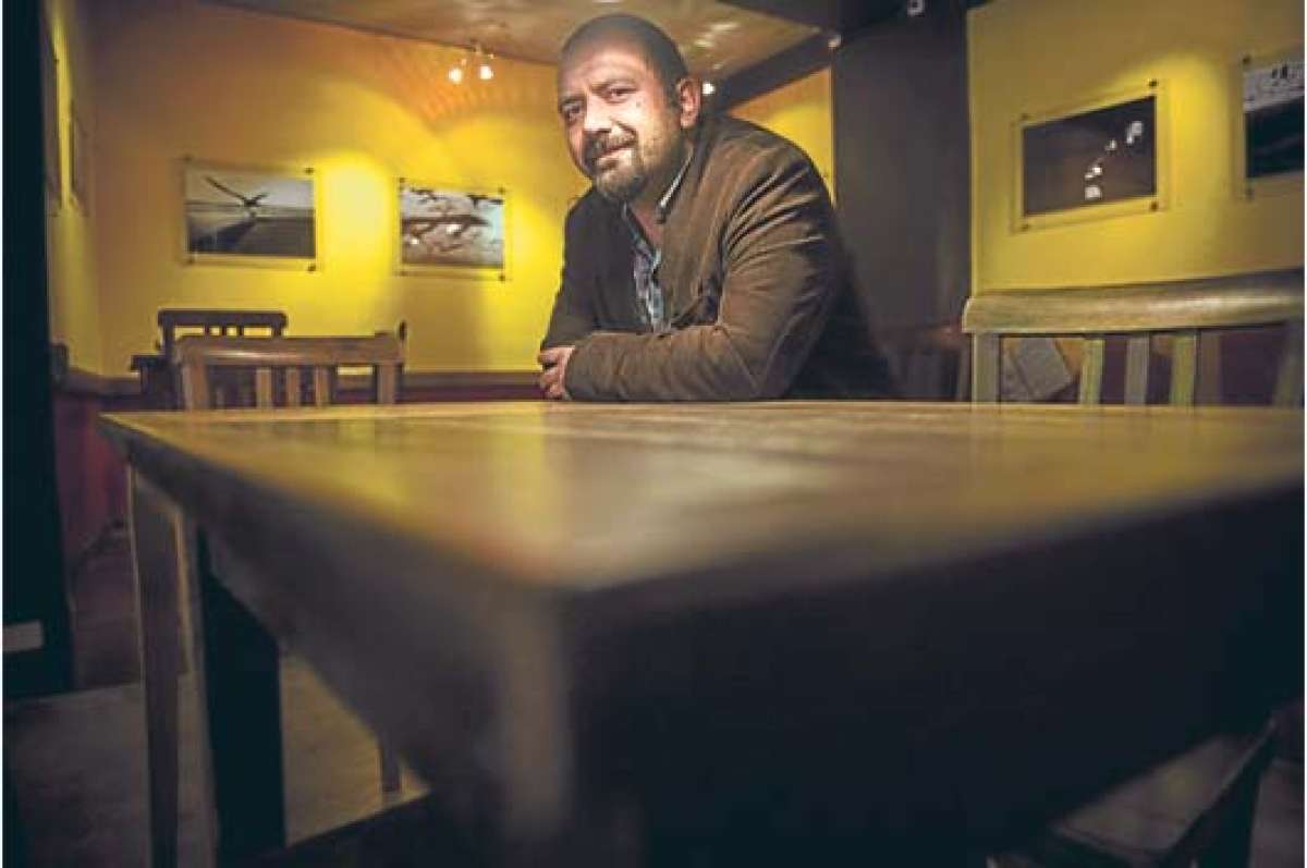 El cineasta sirio, de 36 a&ntilde;os, es uno de los invitados internacionales del festival EDOC. Present&oacute; su pel&iacute;cula en Quito, con sala llena. Foto: John Guevara | El Tel&eacute;grafo