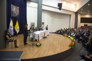 Fernando Ponce Le&oacute;n S.J se ha desempe&ntilde;ado en el &aacute;rea acad&eacute;mica dentro de la universidad como profesor de Filosof&iacute;a Pol&iacute;tica, y Etica Contempor&aacute;nea. Foto: Daniel Molineros