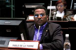De la Torre estuvo hoy en Esmeraldas con la directiva de AP de Esmeraldas. Foto: cortes&iacute;a Asamblea Nacional