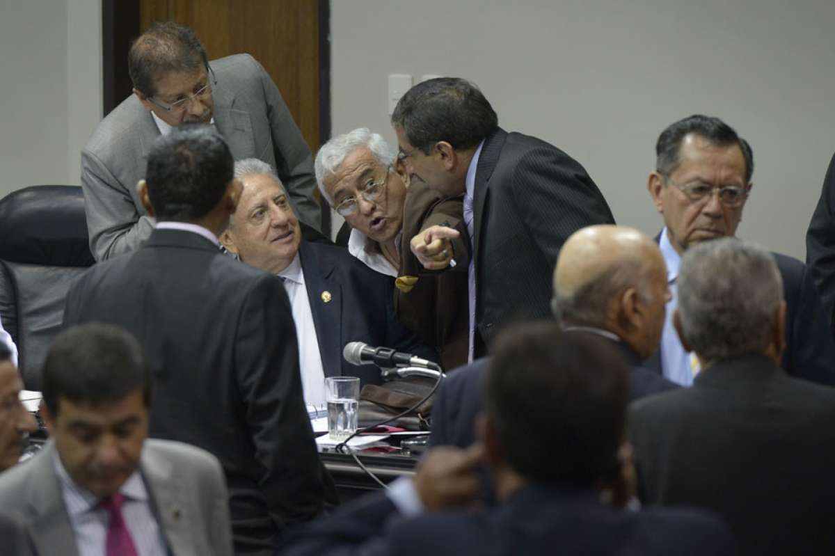 El presidente de la FEF Luis Chiriboga abandon&oacute; la sala luego de lo ocurrido en el Congreso. Foto: Lylibeth Coloma / El Tel&eacute;grafo.