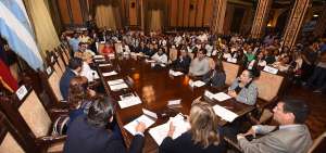 La primera sesi&oacute;n del concejo cantonal cont&oacute; con una masiva presencia de representantes de la comunidad.
