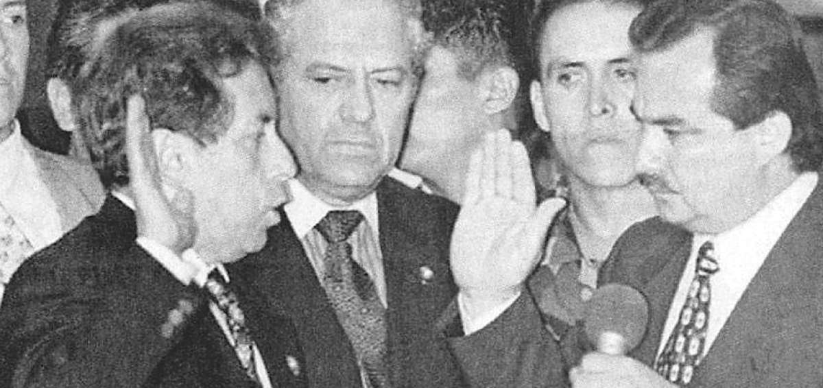 EL TEL&Eacute;GRAFO, 1997. Franco Romero, vicepresidente del Congreso Nacional, posesion&oacute; a Fabi&aacute;n Alarc&oacute;n.