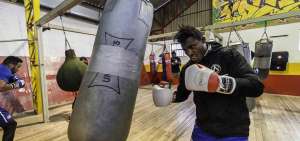 El boxeador cubano Julio C&eacute;sar La Cruz en uno de los entrenamientos que cumpli&oacute; en el gimnasio de La Tola, en Quito, durante la base que realiza su selecci&oacute;n en sus 18 d&iacute;as en suelo nacional.