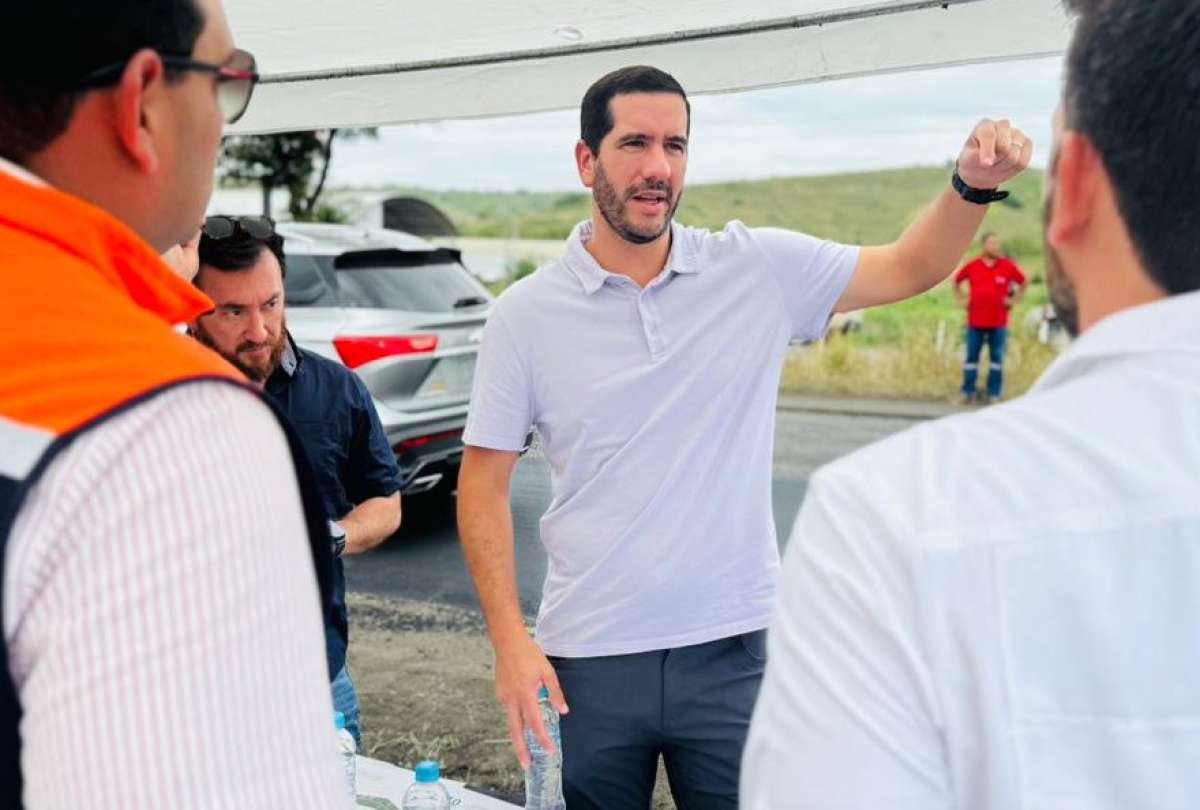 Ministro Roberto Luque asume la conducci&oacute;n del COE Nacional
