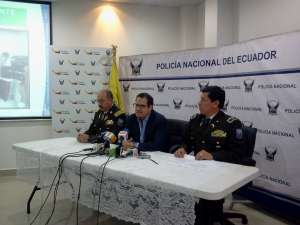 El viceministro del Interior; el director Nacional de la Polic&iacute;a Judicial y el director de la Polic&iacute;a Judicial de Pichincha ofrecieron una rueda de prensa. Foto: Gabriela Castillo/El Tel&eacute;grafo