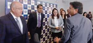 De izquierda a derecha, Mauricio Pozo (economista), Richard Mart&iacute;nez (CIP), Ver&oacute;nica Artola (BCE), y Santiago Garc&iacute;a (IAEN).