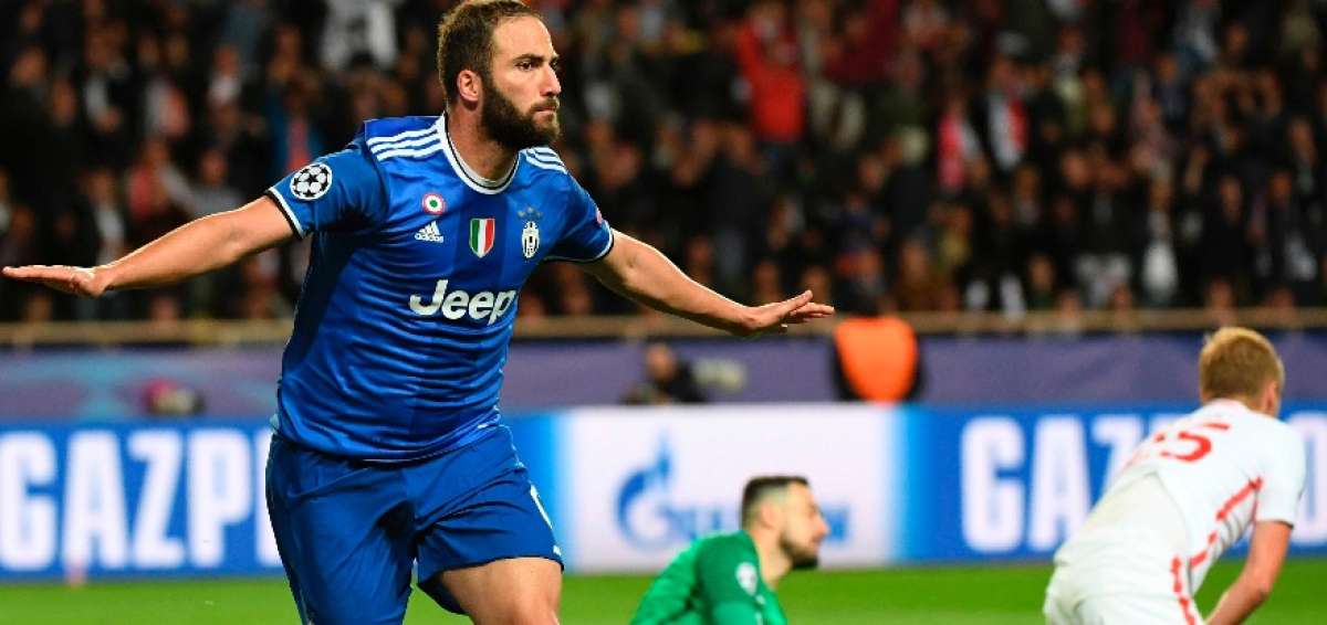 La Juventus gana 2-0 al M&oacute;naco con doblete de Higua&iacute;n