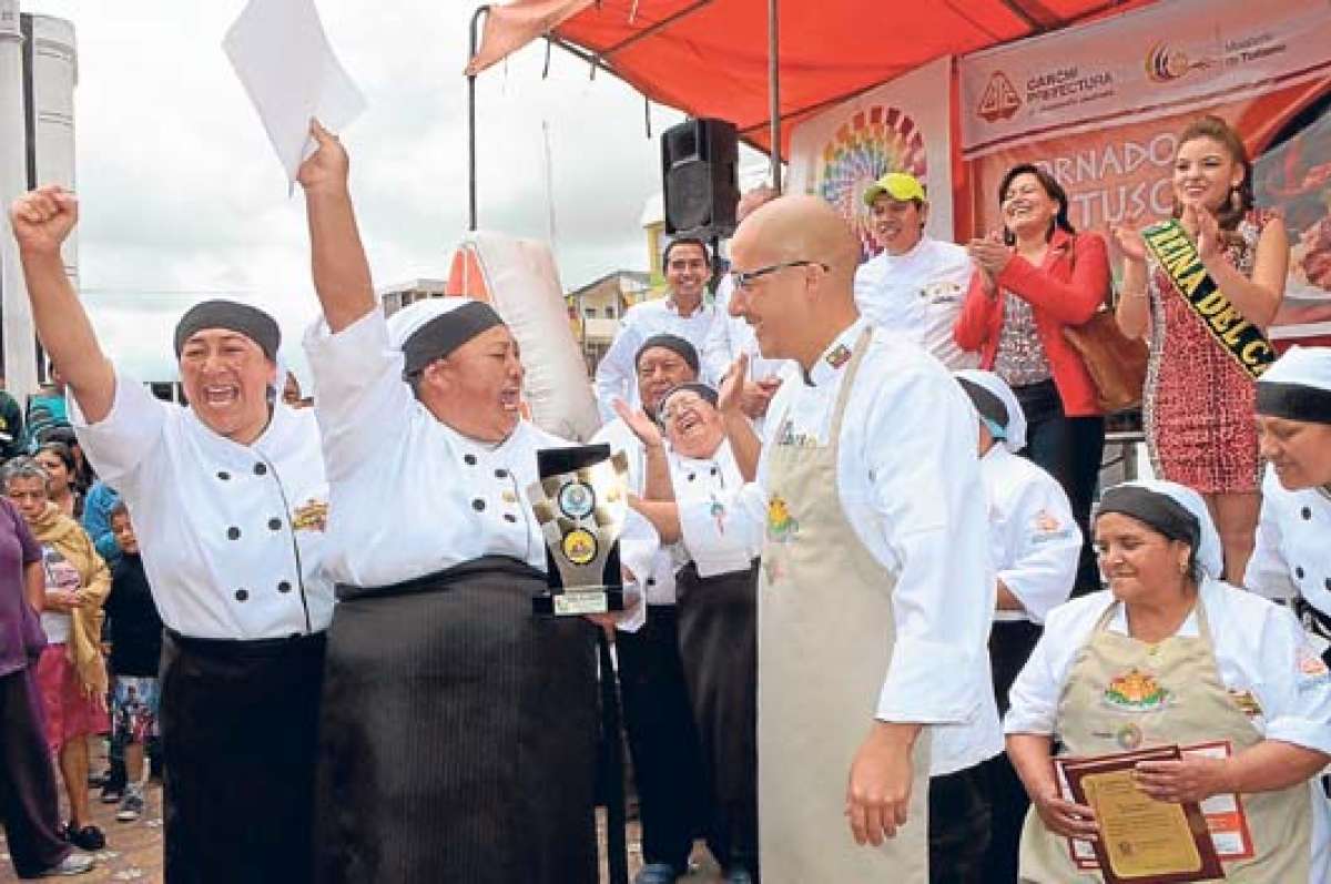 Narcisa Maldonado celebr&oacute; alborozada su triunfo y el hecho de que representar&aacute; a la provincia de Carchi. Foto.Carlos Jim&eacute;nez / El Tel&eacute;grafo