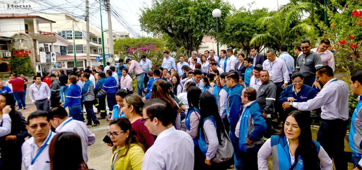 Los ciudadanos que est&aacute;n cerca de la playa El Murci&eacute;lago evacuaron hacia zona segura, en este caso el parque de la urbanizaci&oacute;n Pedro Balda.