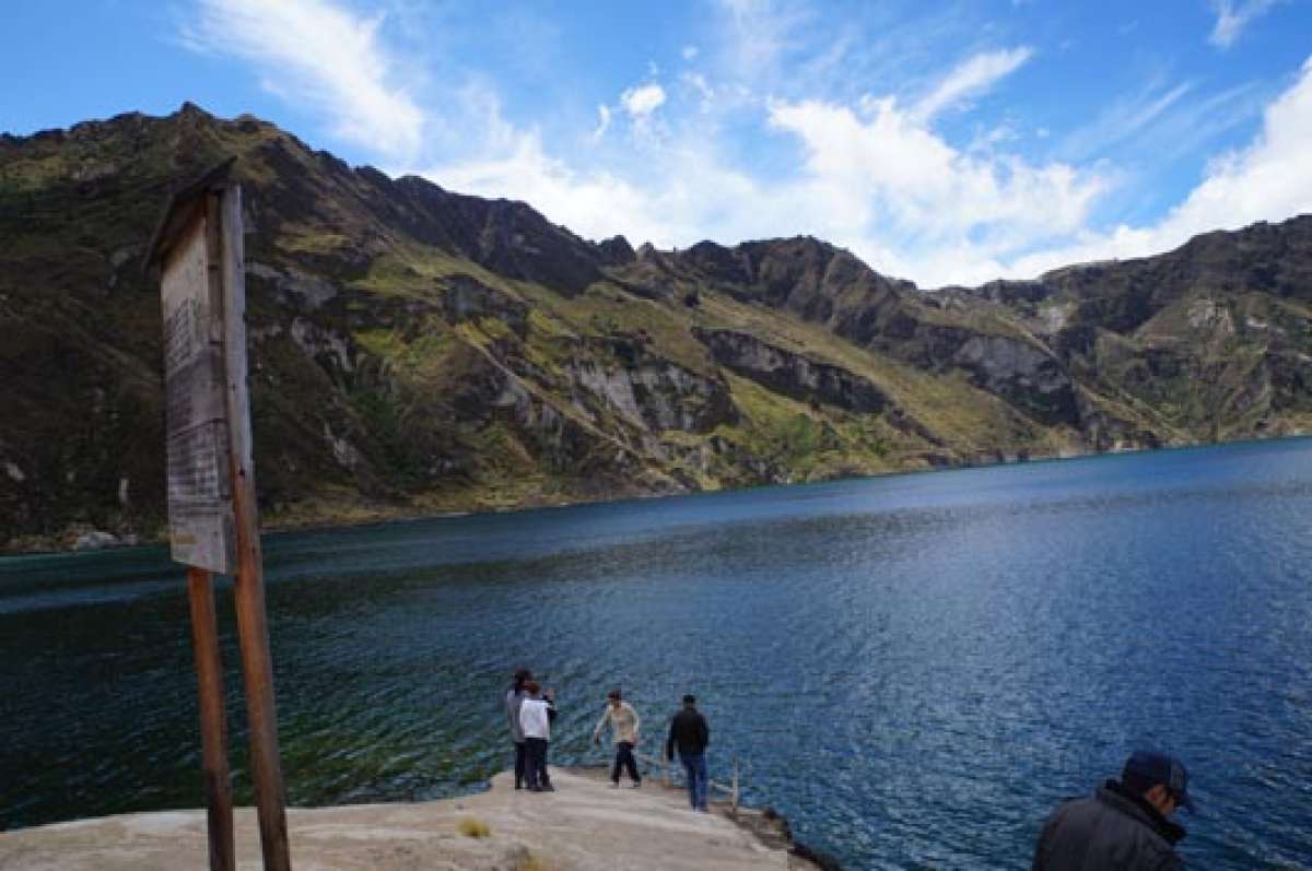 El descenso hacia las aguas color turquesa de la laguna toma alrededor de 40 minutos de caminata. Foto: Silvia Osorio / para El Tel&eacute;grafo
