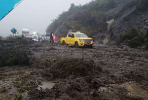 El Ecu911 reportó un deslave en la carretera que conecta Cuenca y Gualaceo