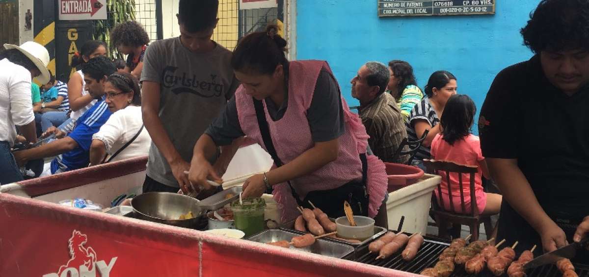 20 estands con comida t&iacute;pica se instalaron en el sitio. 
