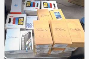 El Senae aprehendi&oacute; $ 147.500 en celulares  
