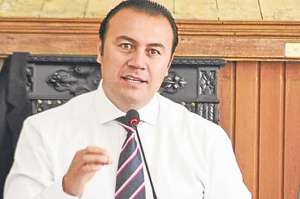 Guillermo Lasso acusa al alcalde de Riobamba, Napole&oacute;n Cadena, de acercarse al Gobierno y traicionar a CREO. Foto: Archivo