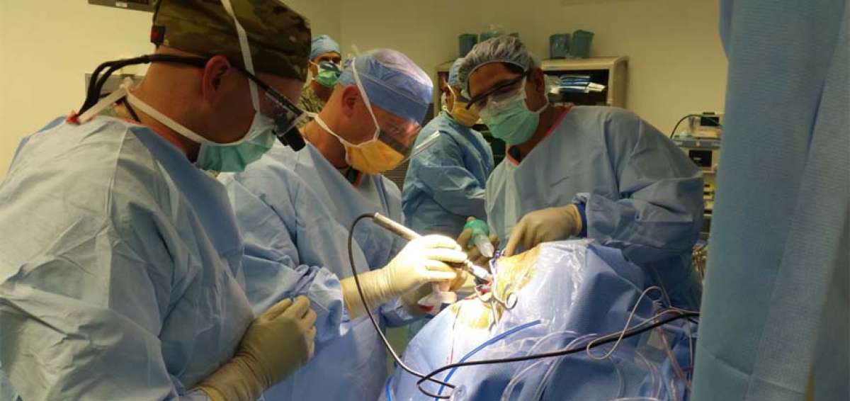 La hemisferectom&iacute;a es un procedimiento quir&uacute;rgico que consiste en la extracci&oacute;n o inhabilitaci&oacute;n de una de las dos mitades que tiene el cerebro.