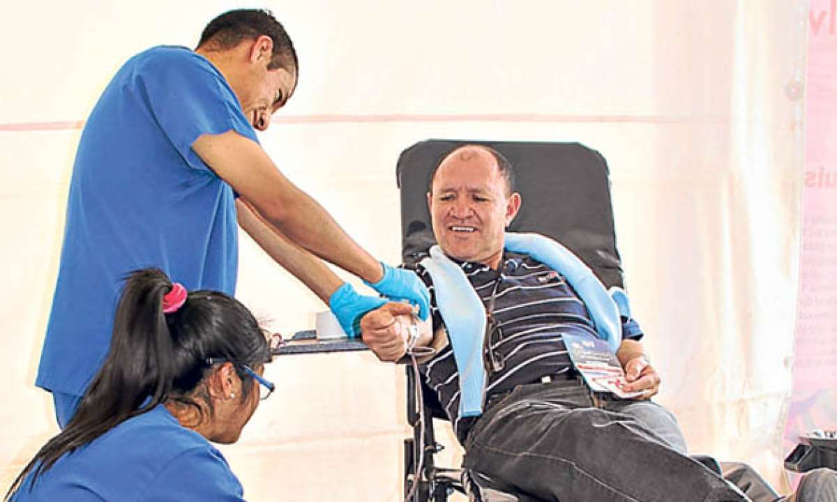 Luego de la donaci&oacute;n, la sangre es procesada para extraer diferentes productos como plaquetas y plasma, necesarios para las personas con c&aacute;ncer y leucemia. Foto: Cortes&iacute;a del Ministerio de Salud