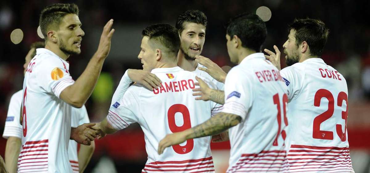 Sevilla roza los octavos de la Europa League con un doblete de Llorente