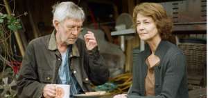 Tom Couternay y Charlotte Rampling encarnan a un matrimonio en el filme &lsquo;45 a&ntilde;os&rsquo;. Su larga relaci&oacute;n tambalea debido al pasado amoroso de &eacute;l.    
