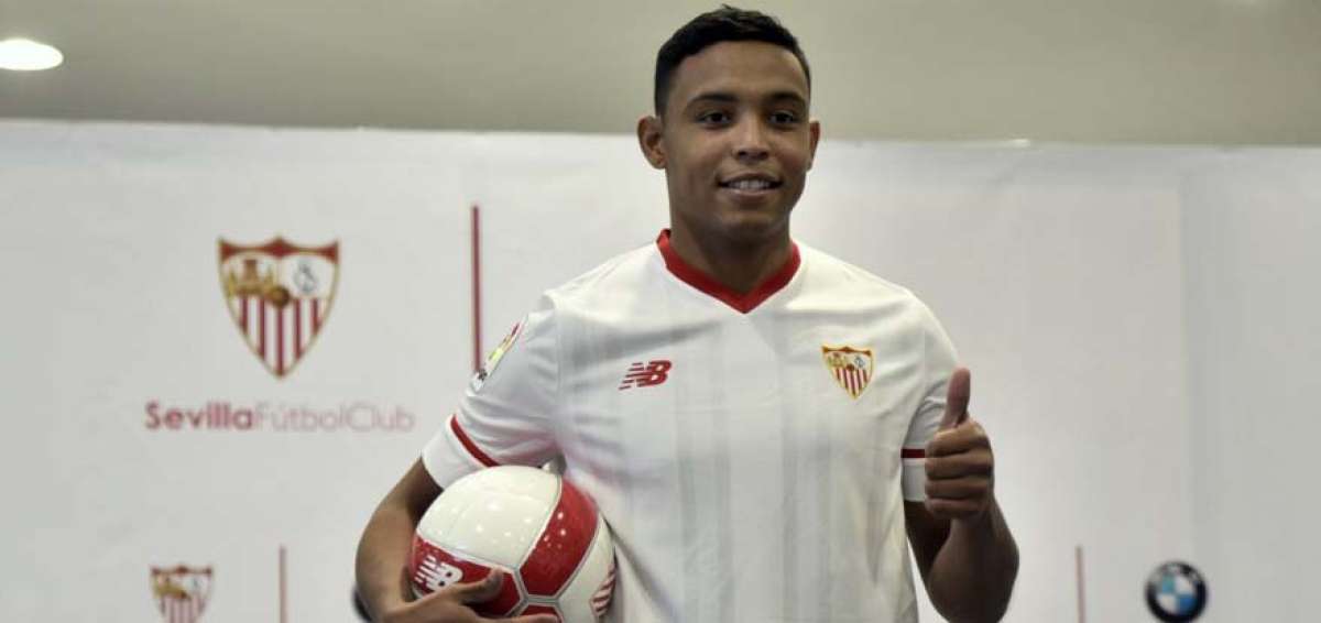 El Sevilla oficializa la llegada del colombiano Luis Muriel