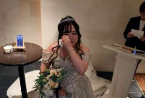 Yurina Noguchi celebr&oacute; una ceremonia simb&oacute;lica junto a un personaje de inteligencia artificial en Jap&oacute;n.