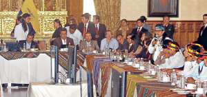 Al final del encuentro de Carondelet, el Gobierno y la Conaie acordaron mantener un di&aacute;logo permanente, que fracas&oacute; pocos meses despu&eacute;s. Foto: Archivo