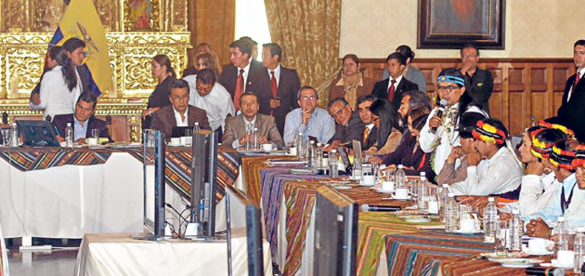 Al final del encuentro de Carondelet, el Gobierno y la Conaie acordaron mantener un di&aacute;logo permanente, que fracas&oacute; pocos meses despu&eacute;s. Foto: Archivo