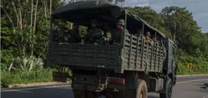 Militares patrullan en la frontera norte.