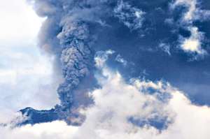 El Tungurahua, de 5.016 metros de altura, se encuentra en el centro de los Andes ecuatorianos. Foto: Roberto Ch&aacute;vez / El Tel&eacute;grafo 