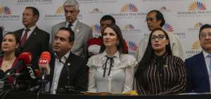 El bloque legislativo de CREO se pronunci&oacute; respaldando el informe de la comisi&oacute;n que no determina la destituci&oacute;n de Galarza. 