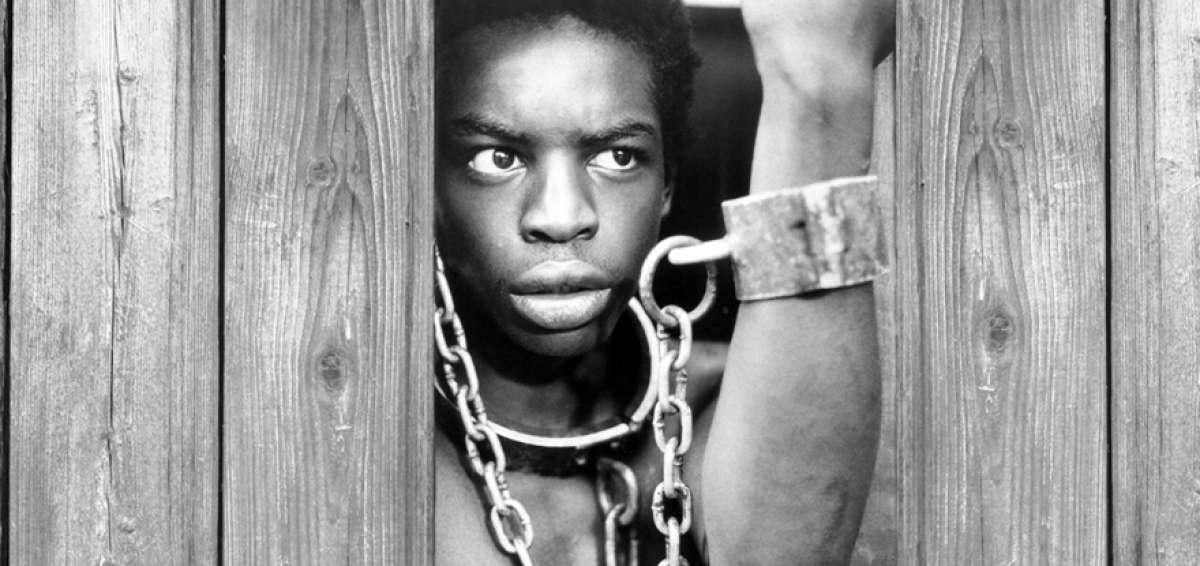 Levar Burton en una de sus primeras apariciones como Kunta Kinte. Despu&eacute;s de ese personaje, su carrera fue en ascenso dentro de Hollywood. 