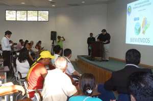 Decenas de pescadores de varias provincias estuvieron en la presentaci&oacute;n del estudio. 