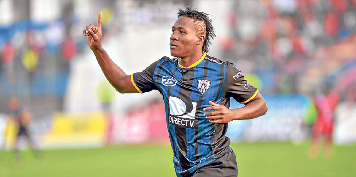 Daniel Angulo festeja uno de los 12 tantos que marc&oacute; en la primera etapa del campeonato ecuatoriano. Foto: Archivo / El Tel&eacute;grafo