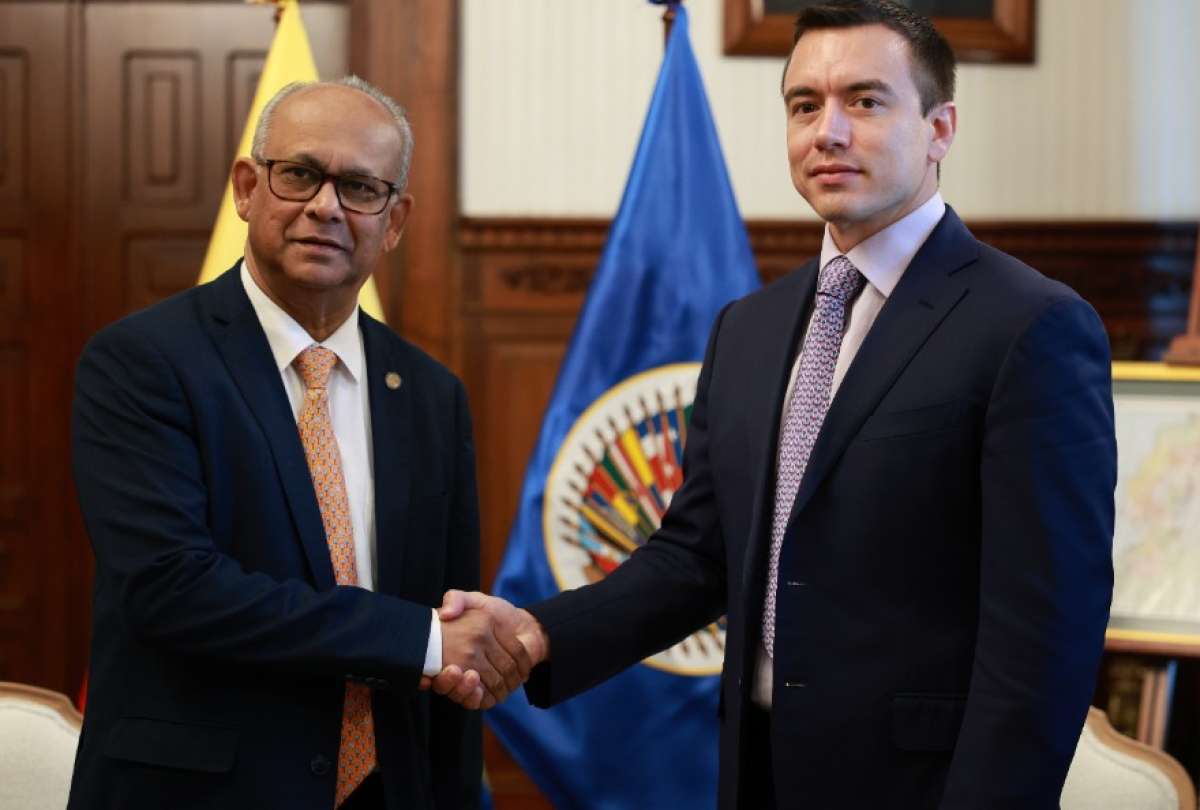 El presidente Daniel Noboa junto a Alberrt R. Ramdin, secretario de la OEA. 