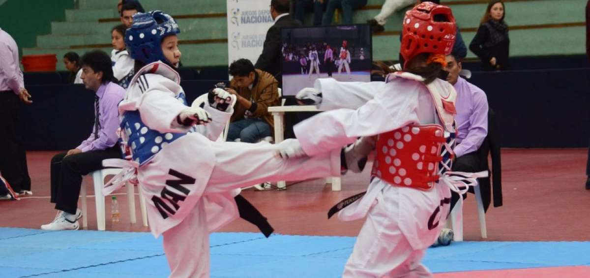 Yomary Garc&iacute;a (de Manab&iacute;) gan&oacute; en su primer combate a Lesly Torres (Cotopaxi) en la categor&iacute;a FIN (sin exceder 54 kg).
