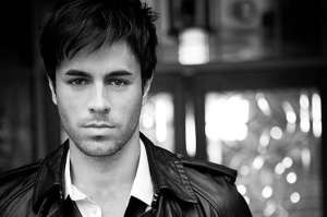 Enrique Iglesias divide su carrera entre dos mercados