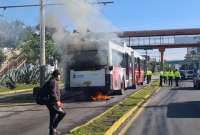 El conato de incendio se originó por un cortocircuito interno, en la parte trasera de la unidad.