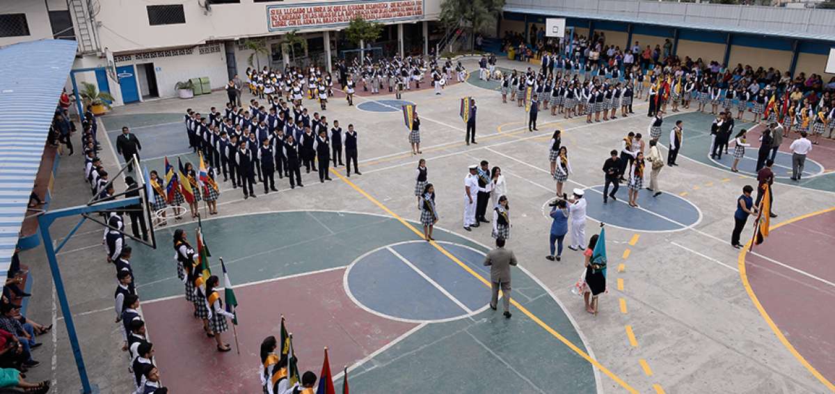 En el D&iacute;a del Juramento de la Bandera, los estudiantes demostraron su amor y entrega por la patria. Ellos ser&aacute;n los futuros profesionales del Ecuador.