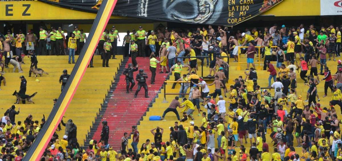 Las barras bravas de los equipos del astillero han protagonizado varios episodios de violencia en el Campeonato Ecuatoriano.