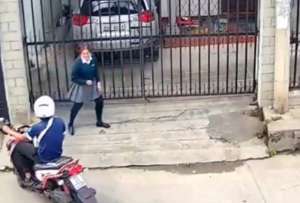 Una c&aacute;mara de seguridad grab&oacute; el momento.