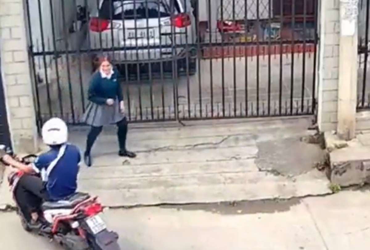 Una c&aacute;mara de seguridad grab&oacute; el momento.